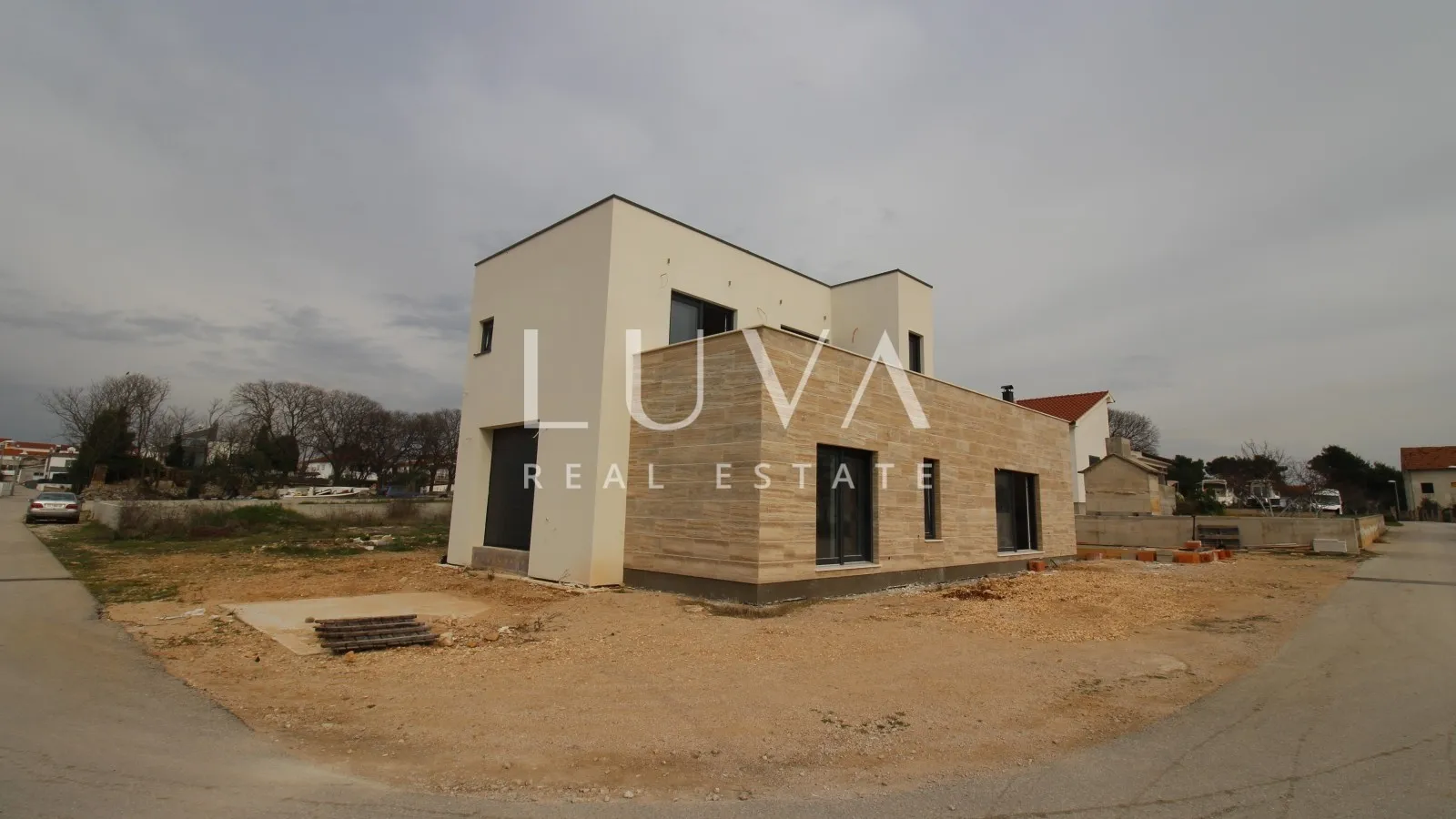 Vodice, moderna kuća s bazenom, 176 m2 za prodaju