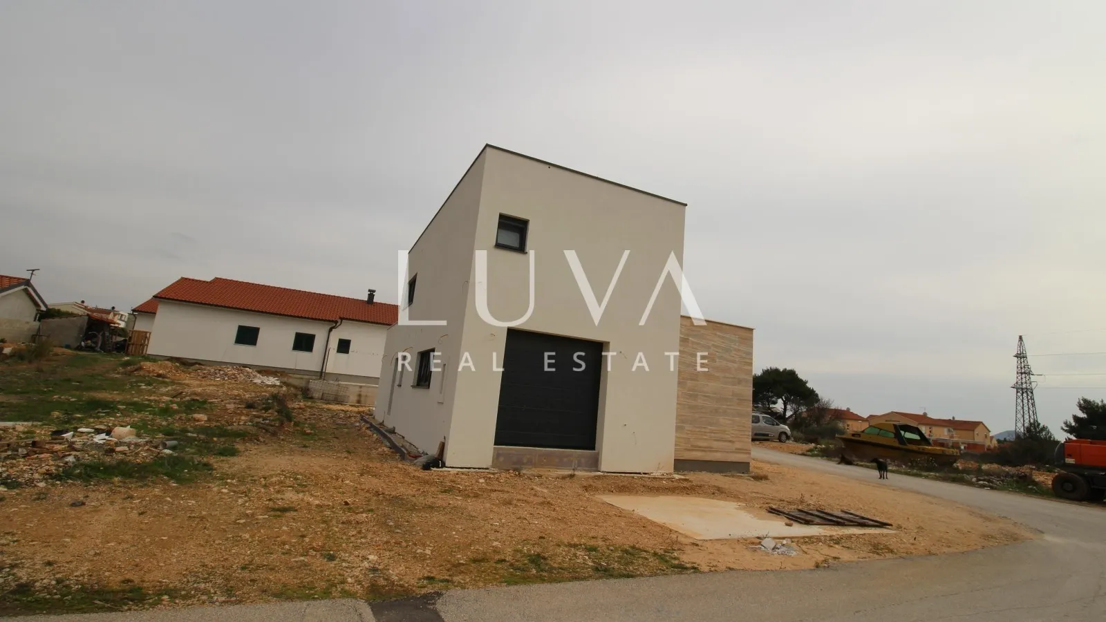 Vodice, moderna kuća s bazenom, 176 m2 za prodaju