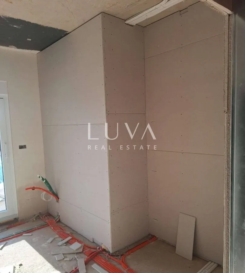 Vodice, moderna kuća s bazenom, 176 m2 za prodaju