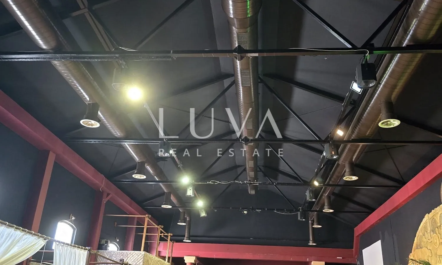 Senj, centar, poslovni prostor/noćni klub, 1007 m² na prodaju