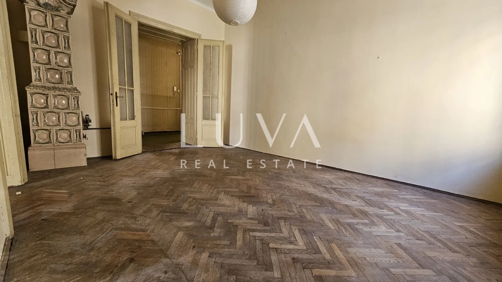Zagreb, Svacic Square, 135 m2 apartment for renovation