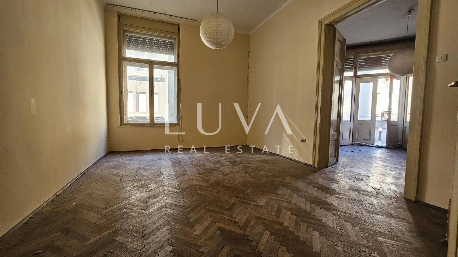 Zagreb, Svacic Square, 135 m2 apartment for renovation