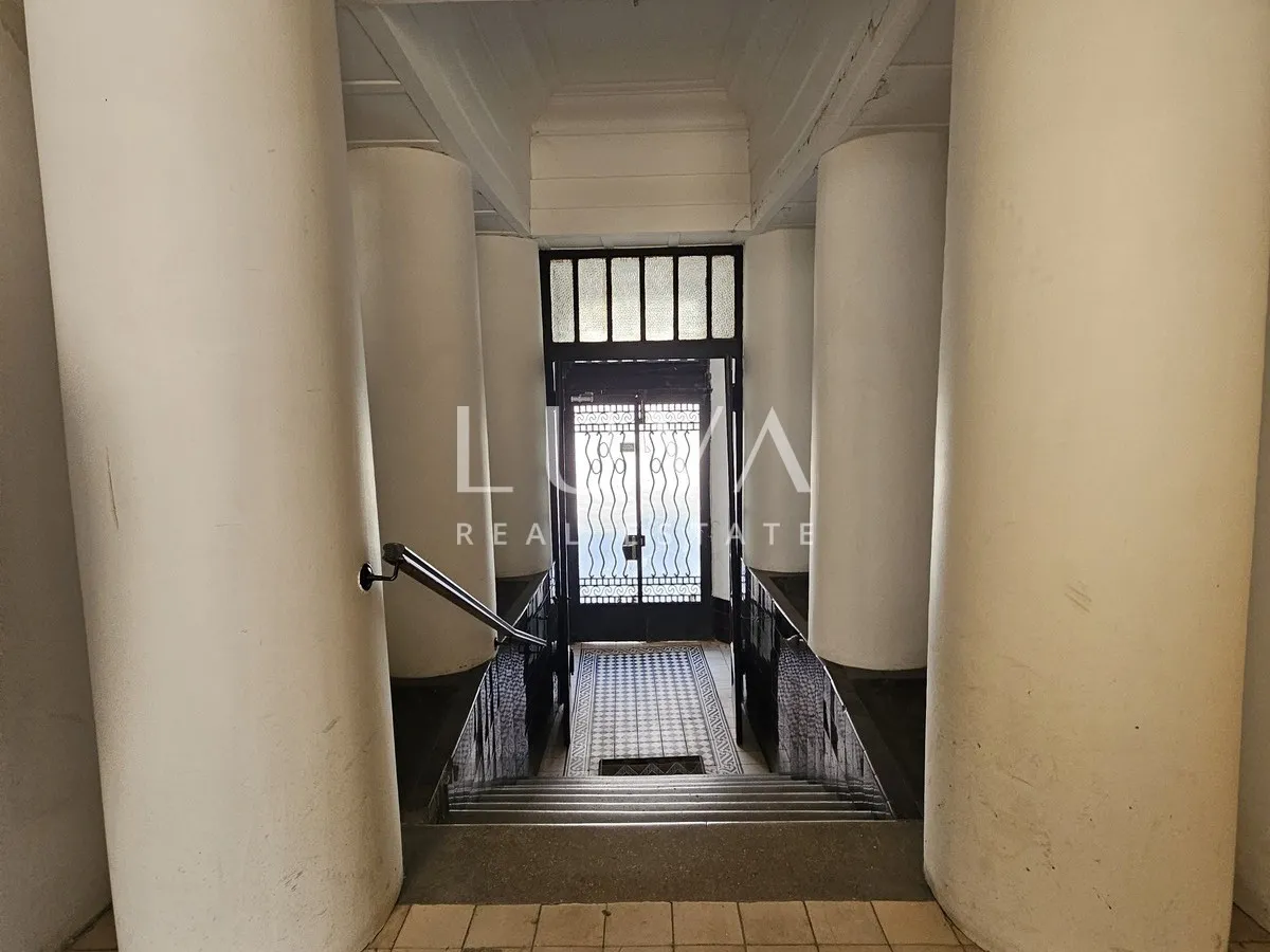 Zagreb, Svacic Square, 135 m2 apartment for renovation