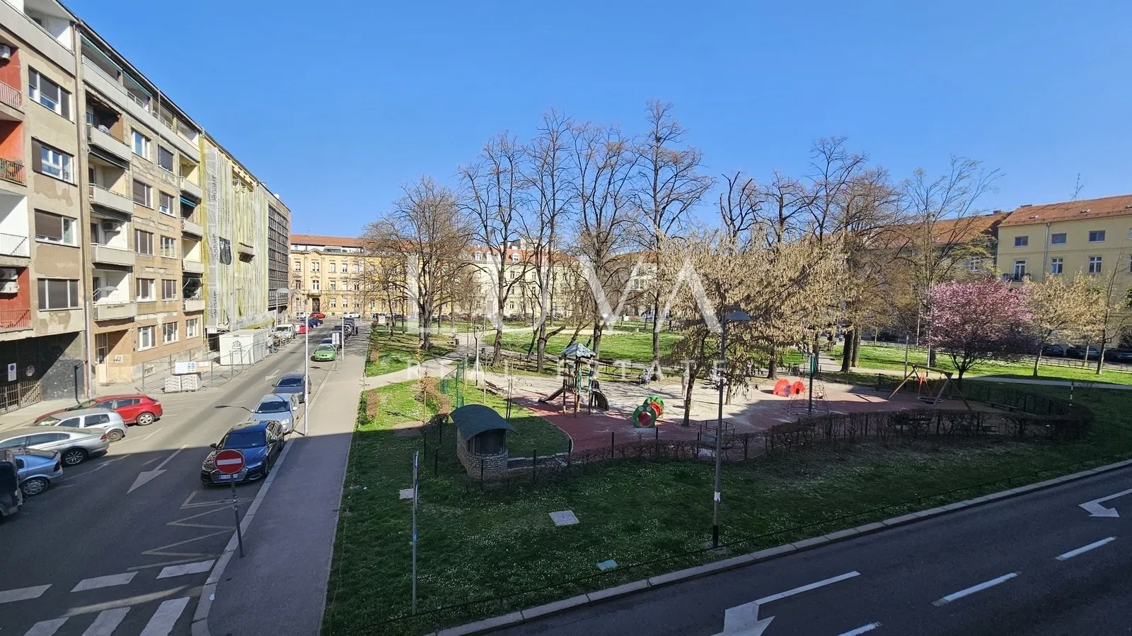 Zagreb, Svacic Square, 135 m2 apartment for renovation