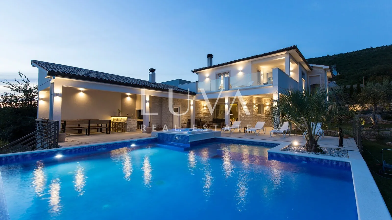 Istra, Labin, luksuzna vila s pogledom na more, 240 m2 za prodaju
