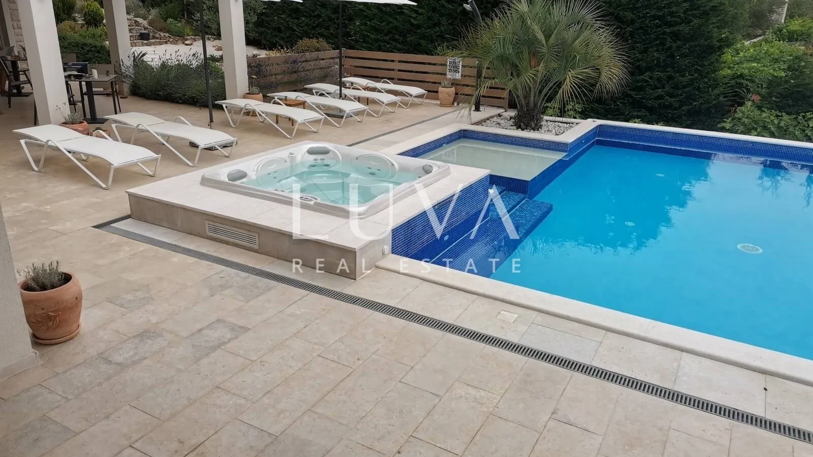 Istra, Labin, luksuzna vila s pogledom na more, 240 m2 za prodaju