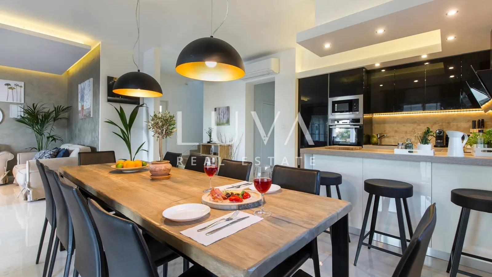 Istra, Labin, luksuzna vila s pogledom na more, 240 m2 za prodaju