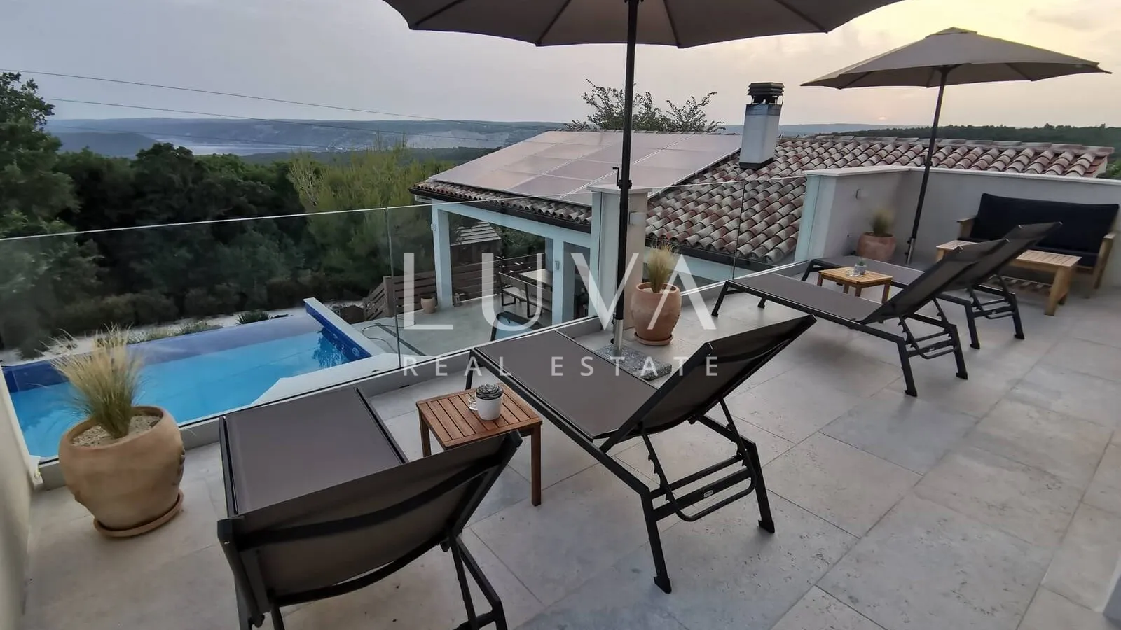 Istra, Labin, luksuzna vila s pogledom na more, 240 m2 za prodaju