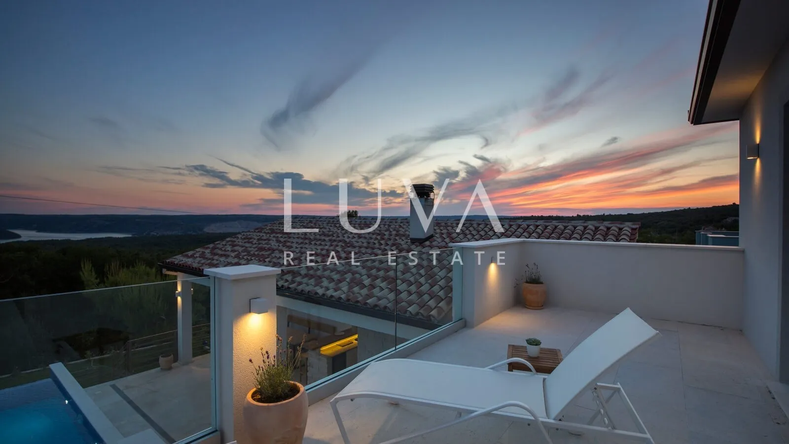 Istra, Labin, luksuzna vila s pogledom na more, 240 m2 za prodaju