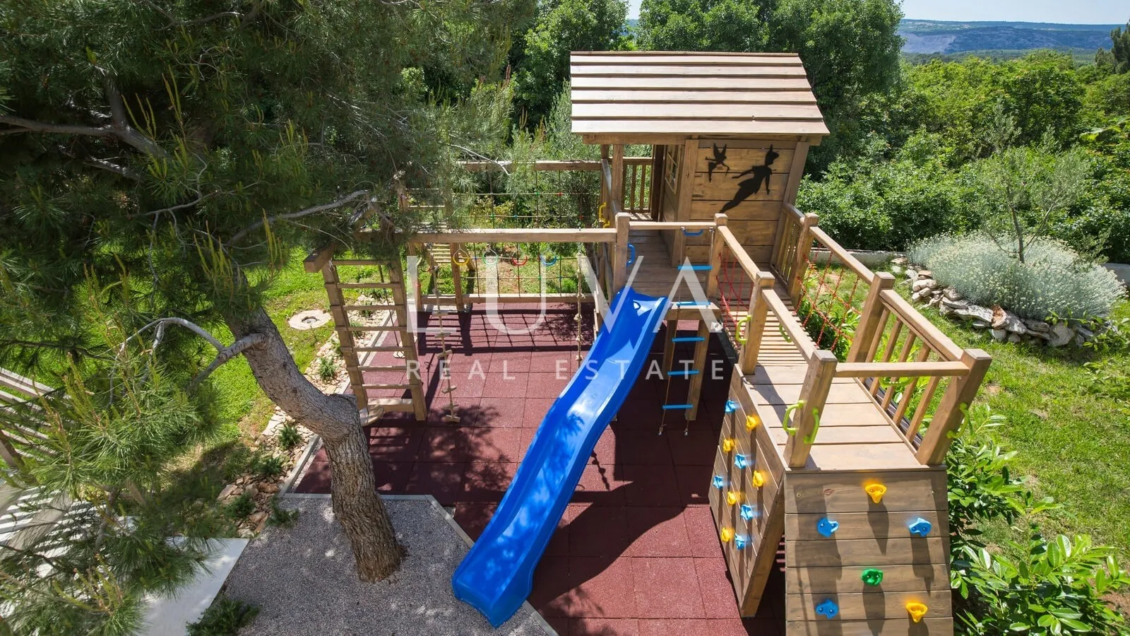 Istra, Labin, luksuzna vila s pogledom na more, 240 m2 za prodaju
