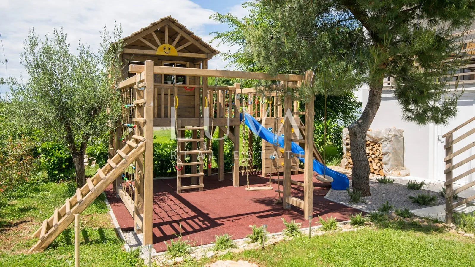 Istra, Labin, luksuzna vila s pogledom na more, 240 m2 za prodaju