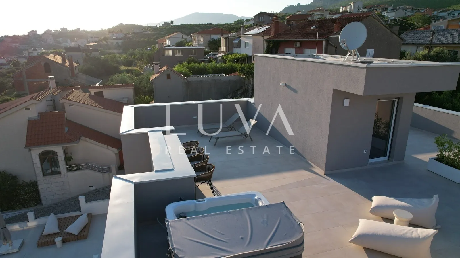 Split, luxuriöse Villa mit Meerblick, 220 m² zur langfristigen Miete