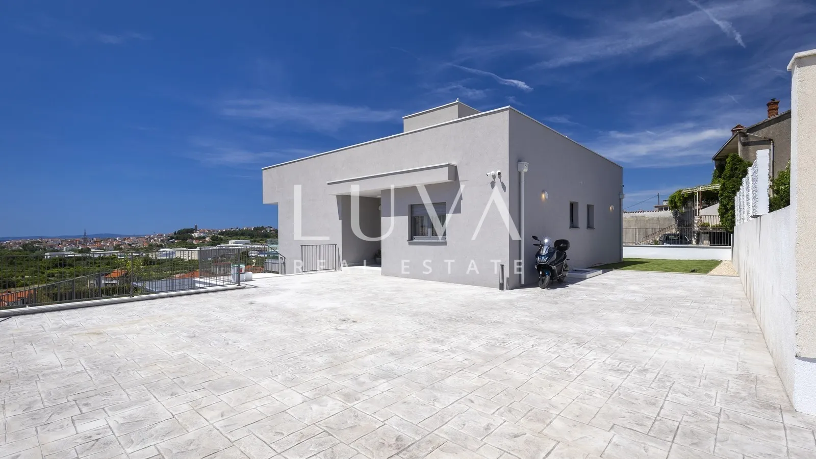 Split, luxuriöse Villa mit Meerblick, 220 m² zur langfristigen Miete