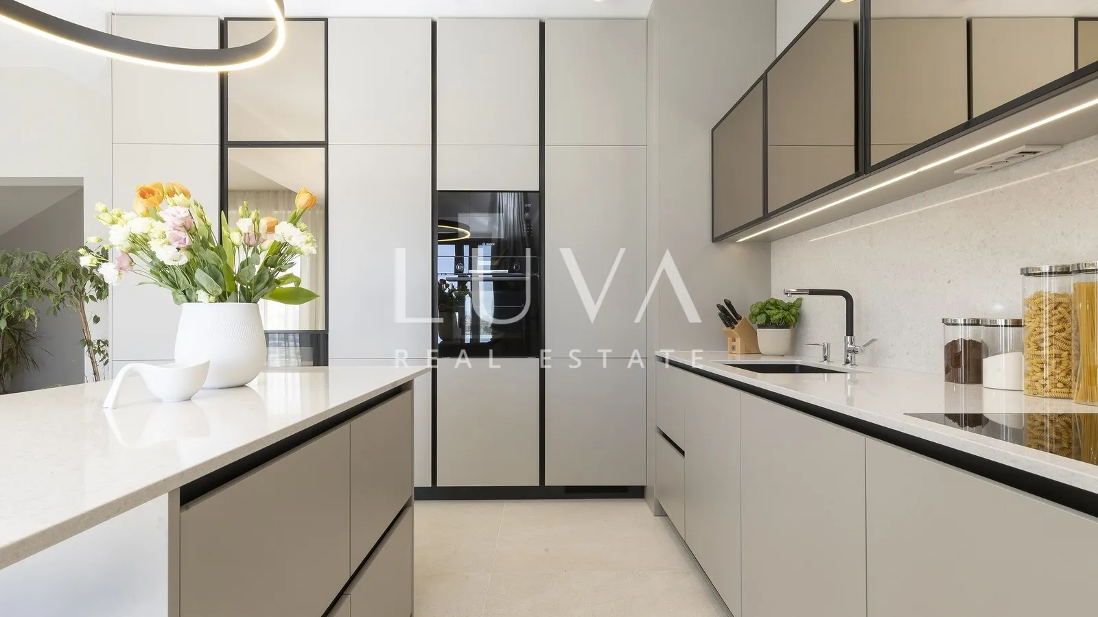 Split, luxuriöse Villa mit Meerblick, 220 m² zur langfristigen Miete