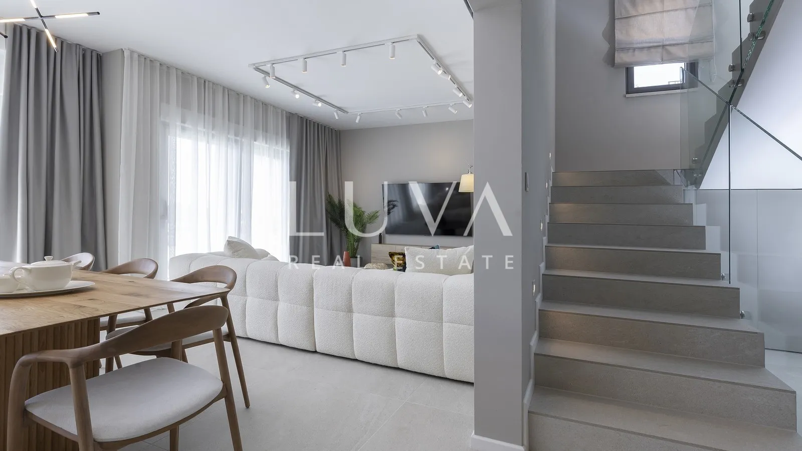 Split, luxuriöse Villa mit Meerblick, 220 m² zur langfristigen Miete