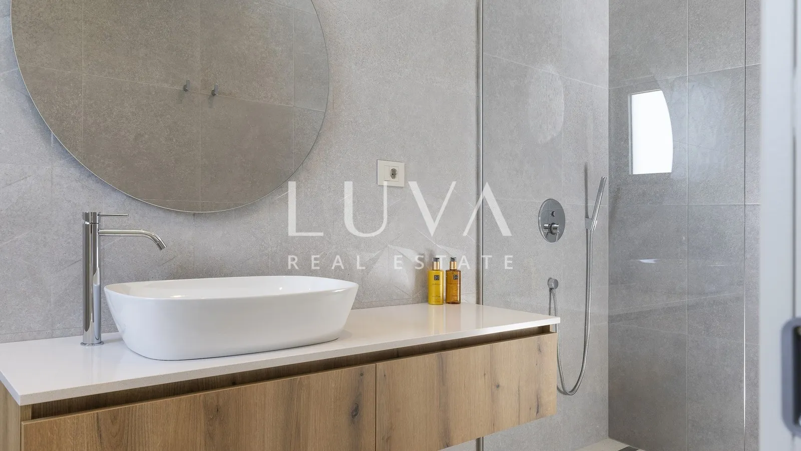 Split, luxuriöse Villa mit Meerblick, 220 m² zur langfristigen Miete