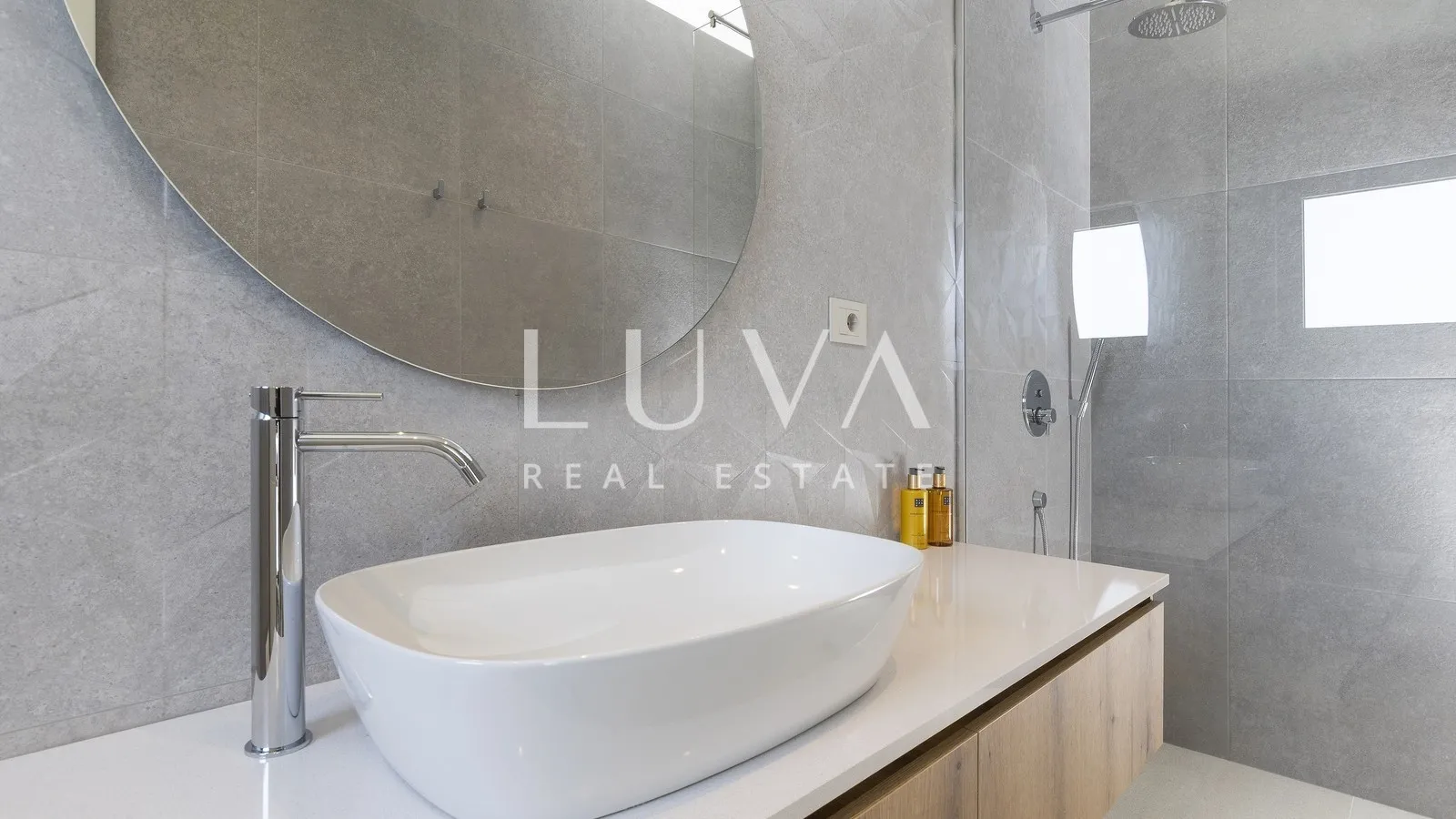 Split, luxuriöse Villa mit Meerblick, 220 m² zur langfristigen Miete