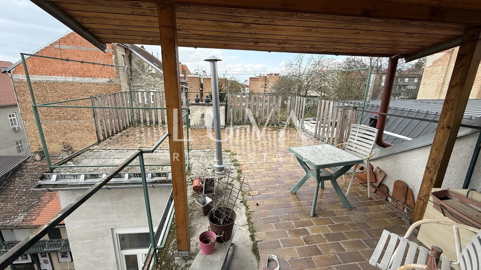 Zagreb, Britanski trg, 4s stan za renovaciju, 142 m²