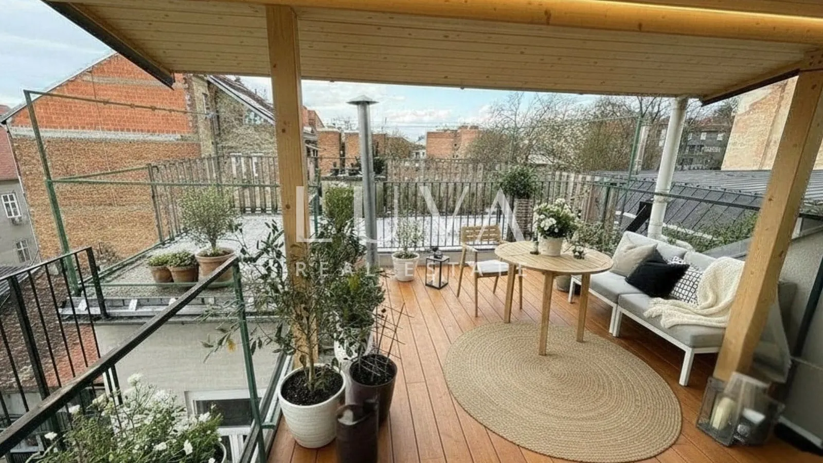 Zagreb, Britanski trg, 4s stan za renovaciju, 142 m²