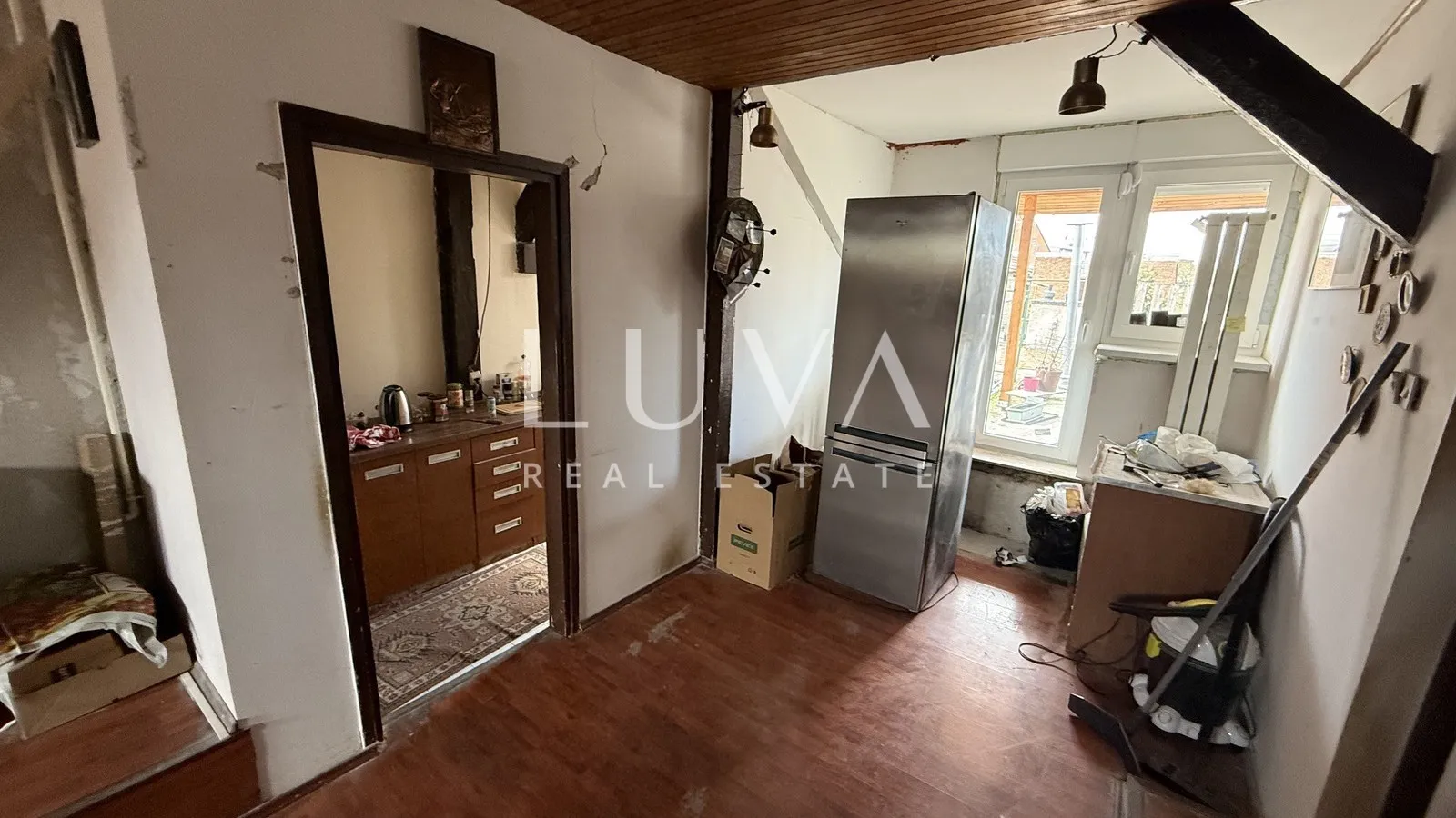 Zagreb, Britanski trg, 4s stan za renovaciju, 142 m²
