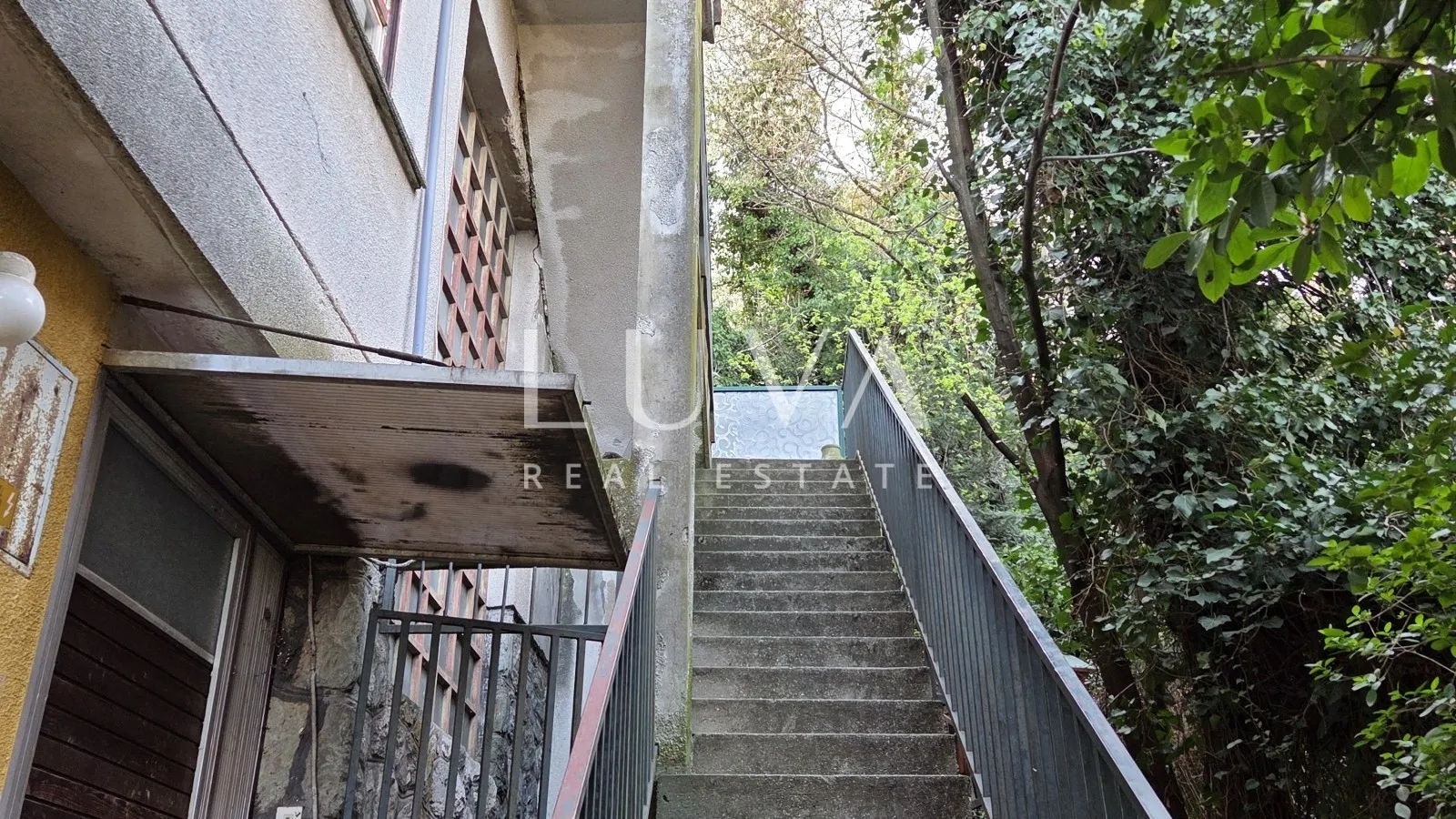 Zagreb, house for renovation or demolition for sale near Cmrok