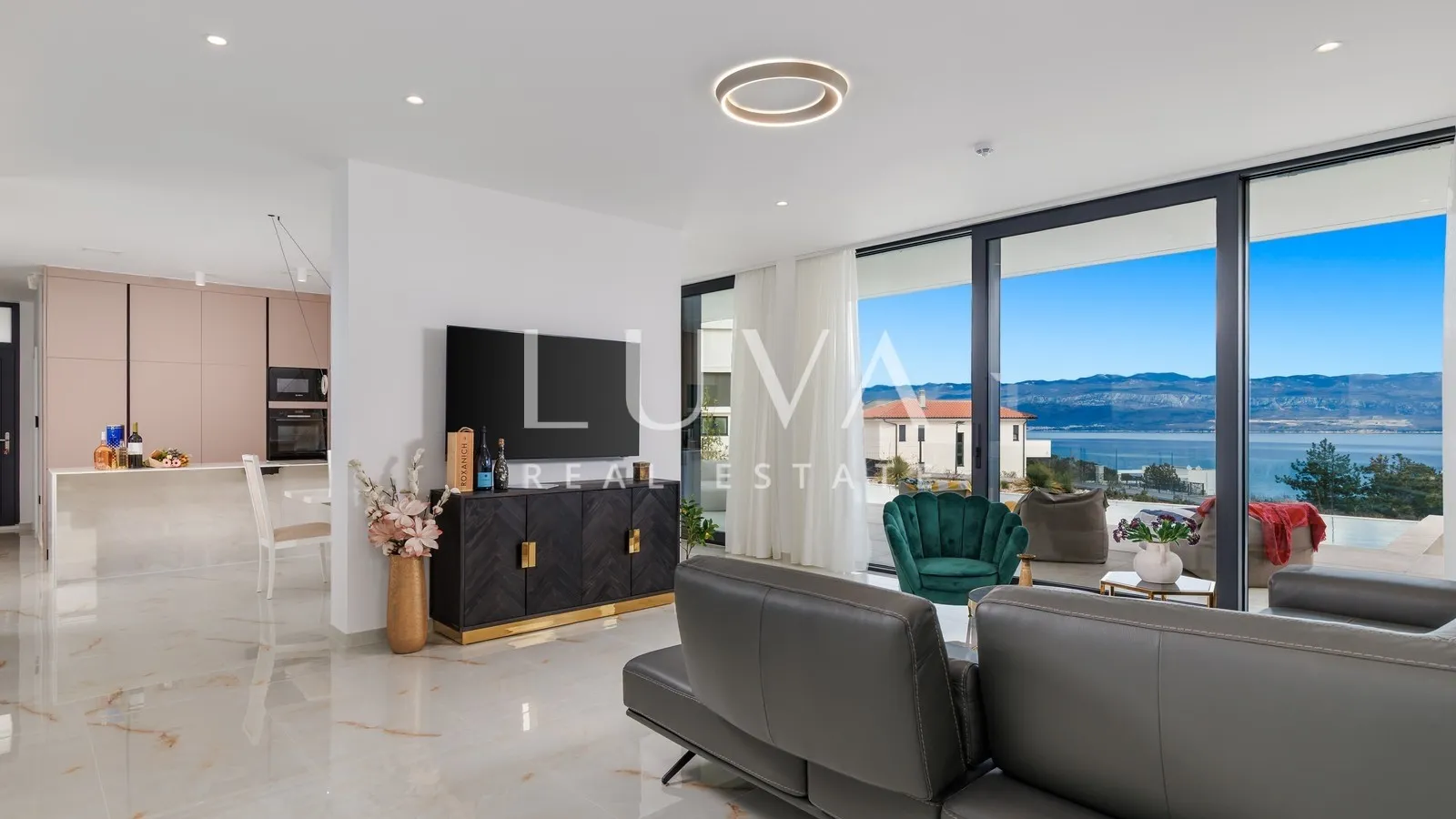 Krk, Vrbnik, luksuzna vila s pogledom na more i bazenom, 265 m2 za prodaju