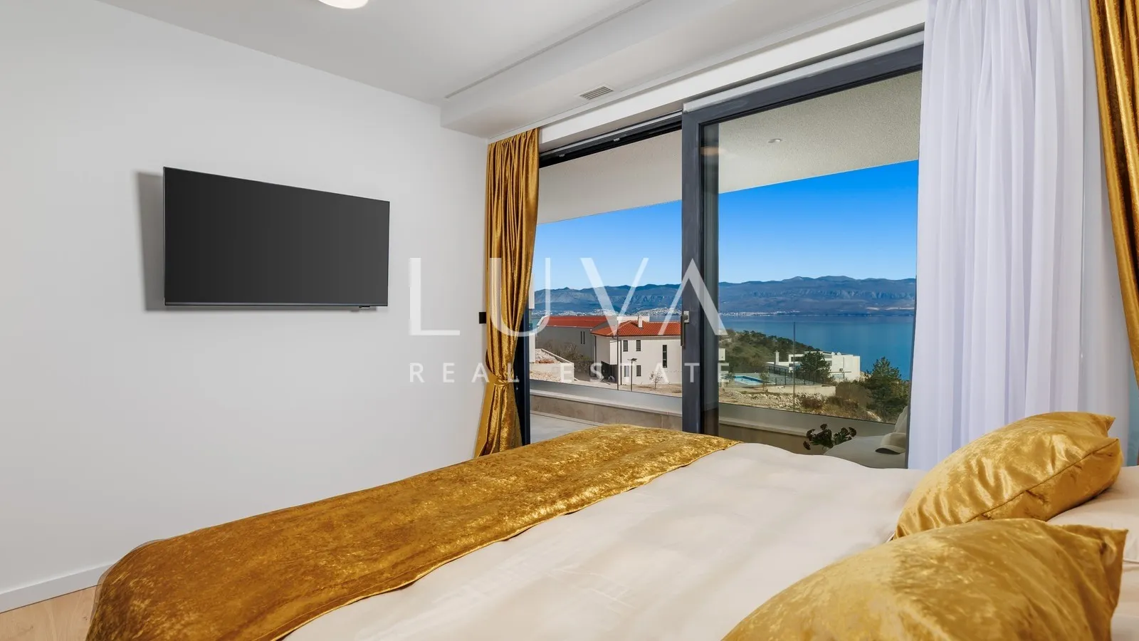 Krk, Vrbnik, luksuzna vila s pogledom na more i bazenom, 265 m2 za prodaju