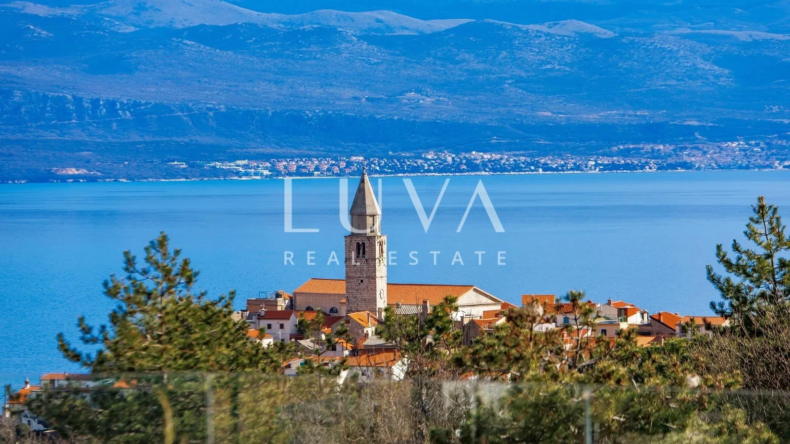 Krk, Vrbnik, luksuzna vila s pogledom na more i bazenom, 265 m2 za prodaju