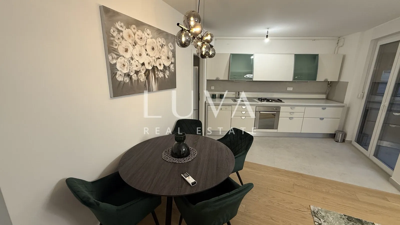 Zagreb, Vukomerec, novouređeni stan s 2S, 84 m²