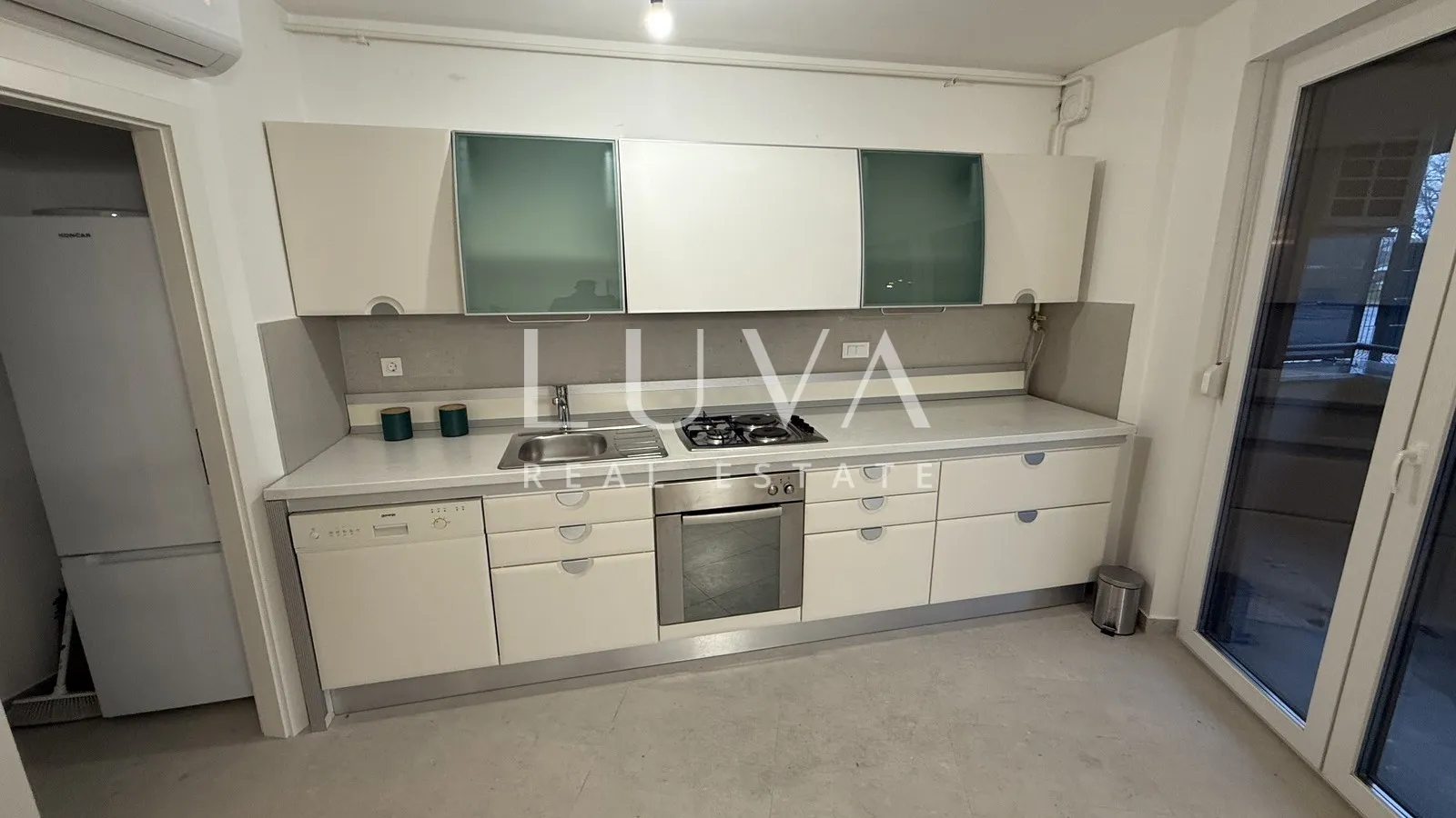 Zagreb, Vukomerec, novouređeni stan s 2S, 84 m²