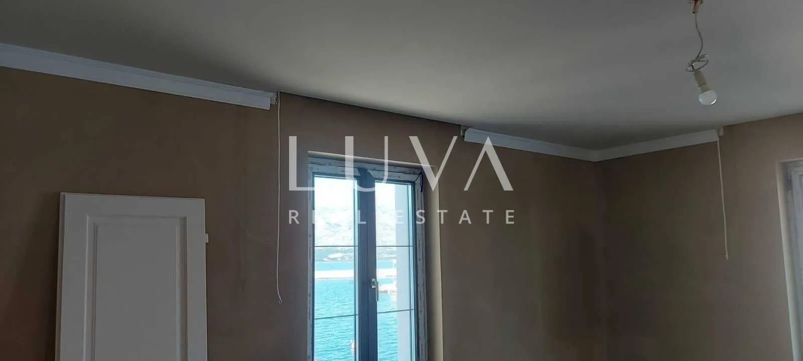 Zadar, Vinjerac, three-storey stone house by the sea for sale