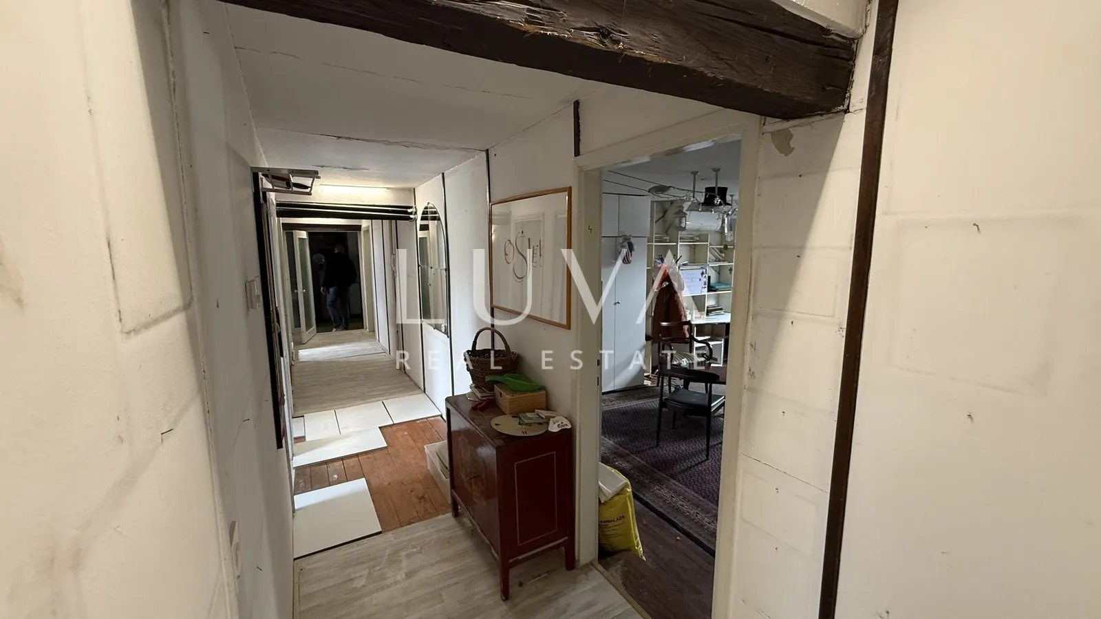Zagreb, Britanski trg, stan za adaptaciju na 3.katu, 120 m2