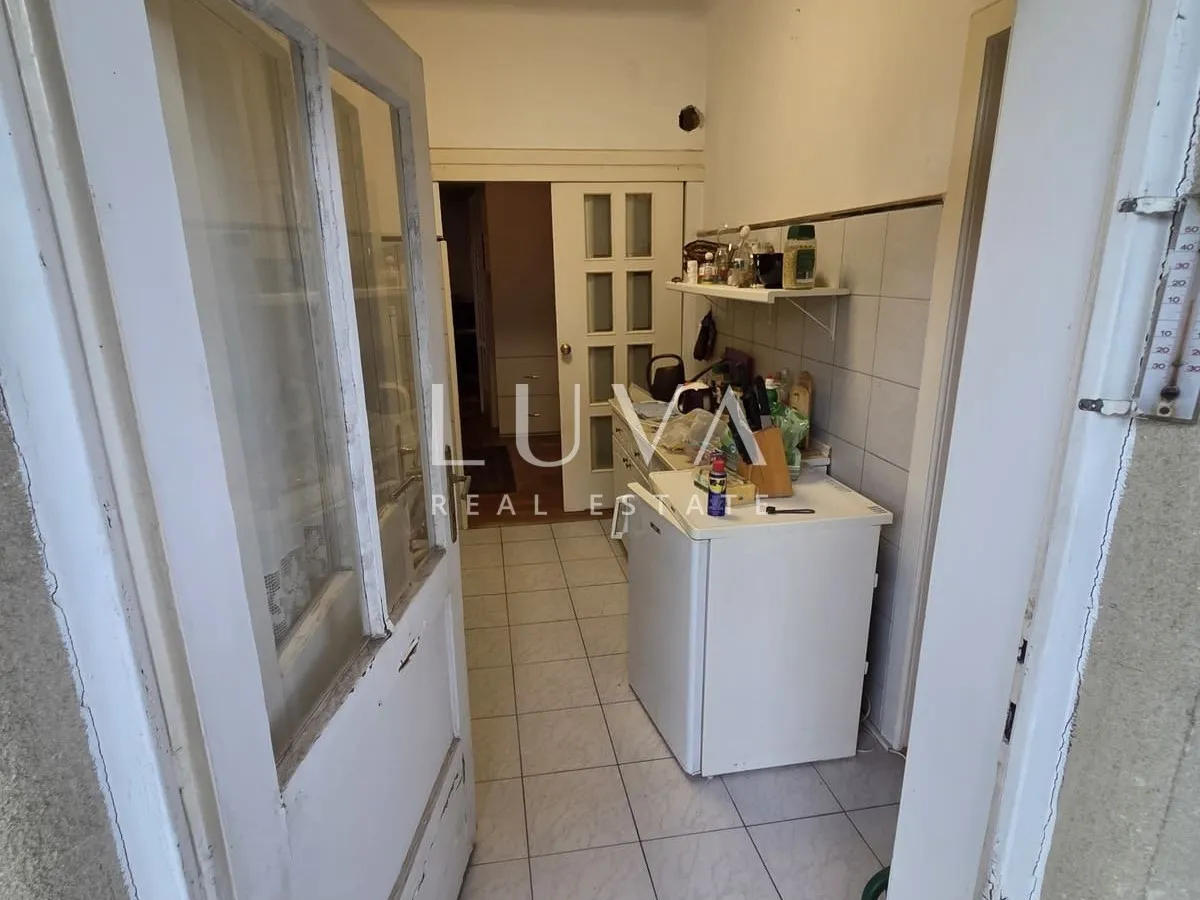 Zagreb, Pantovčak, 2s stan, 73m², 2 balkona, za adaptaciju na prodaju
