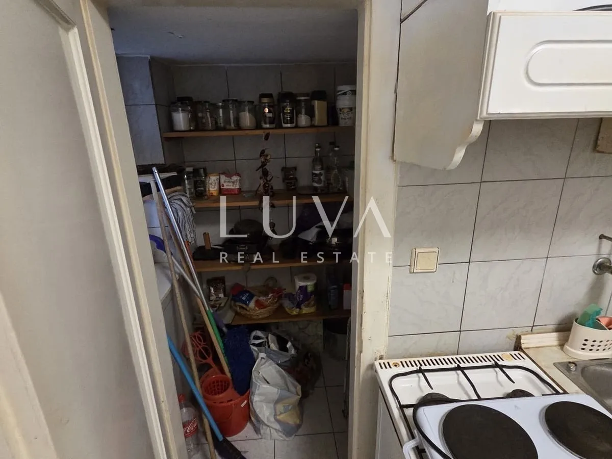 Zagreb, Pantovčak, 2s stan, 73m², 2 balkona, za adaptaciju na prodaju