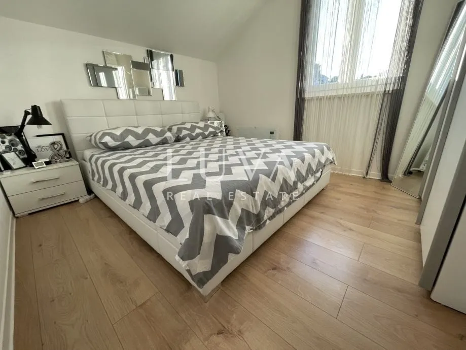 Brač, Supetar, moderno namješten stan s pogledom na more na prodaju