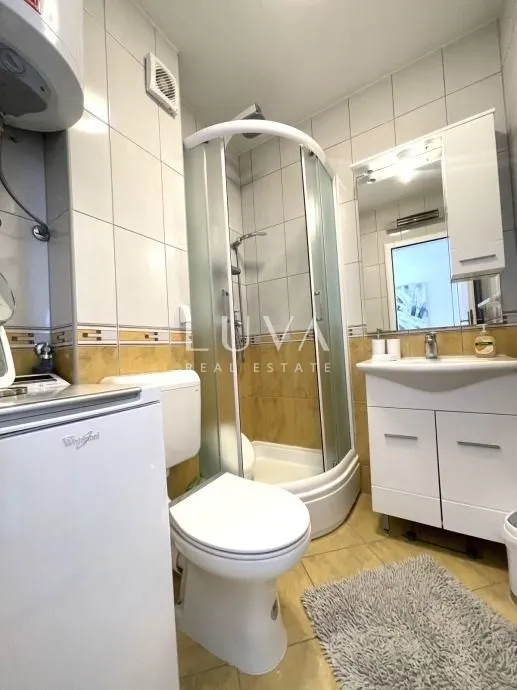 Brač, Supetar, moderno namješten stan s pogledom na more na prodaju
