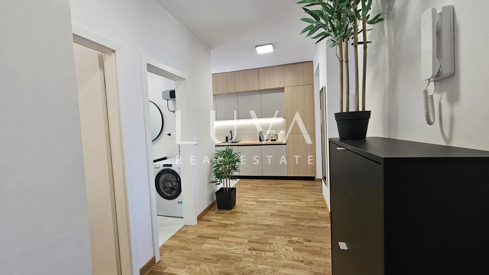 Omiš, Nemira, 3 apartmana i konoba uz more sa parkingom na prodaju