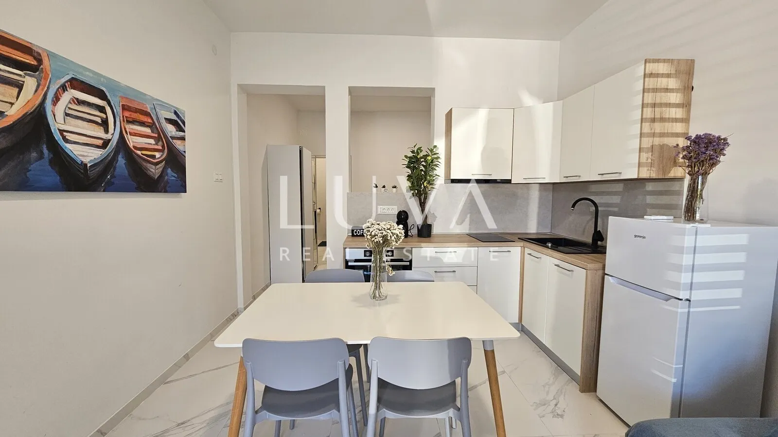 Omiš, Nemira, 3 apartmana i konoba uz more sa parkingom na prodaju