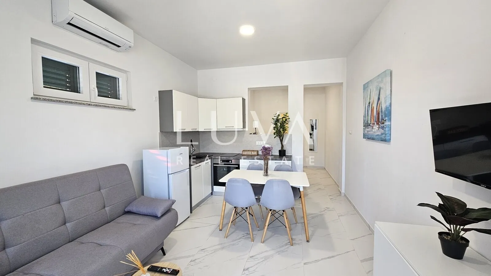 Omiš, Nemira, 3 apartmana i konoba uz more sa parkingom na prodaju