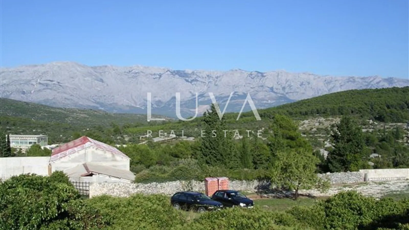 Brač, Selca, atraktivno građevinsko zemljište 1381 m2 na prodaju