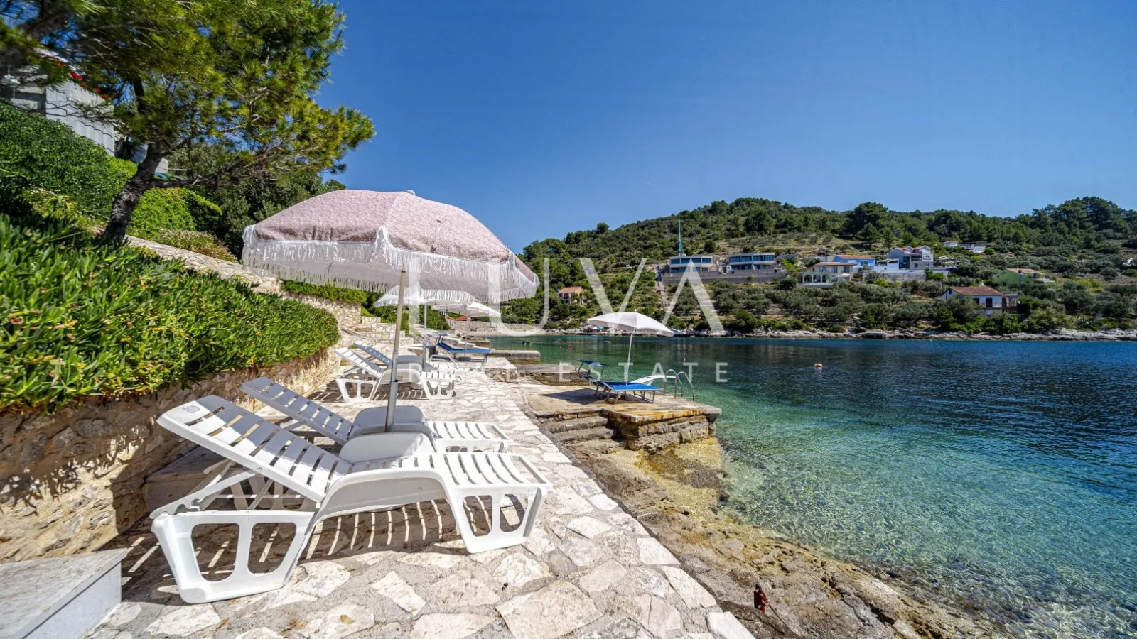 Korčula, Vela Luka, kuća s apartmanima uz more na prodaju
