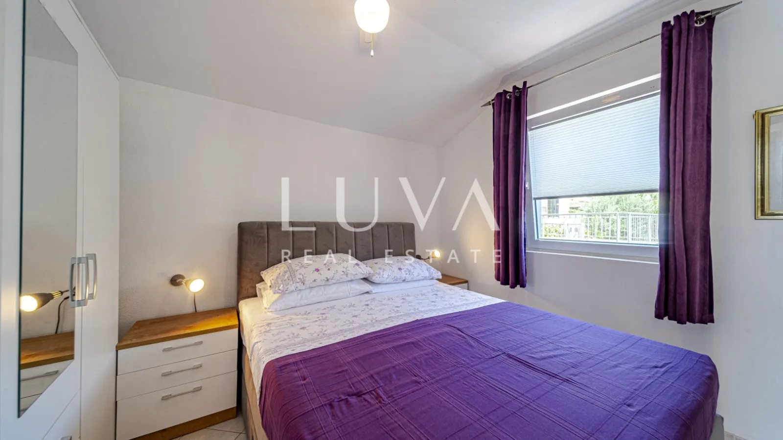 Korčula, Vela Luka, kuća s apartmanima uz more na prodaju