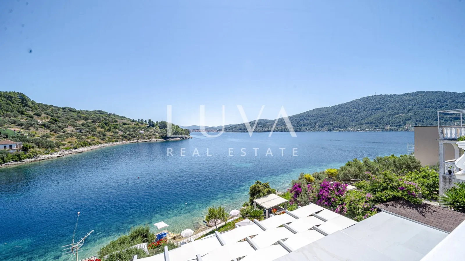 Korčula, Vela Luka, kuća s apartmanima uz more na prodaju