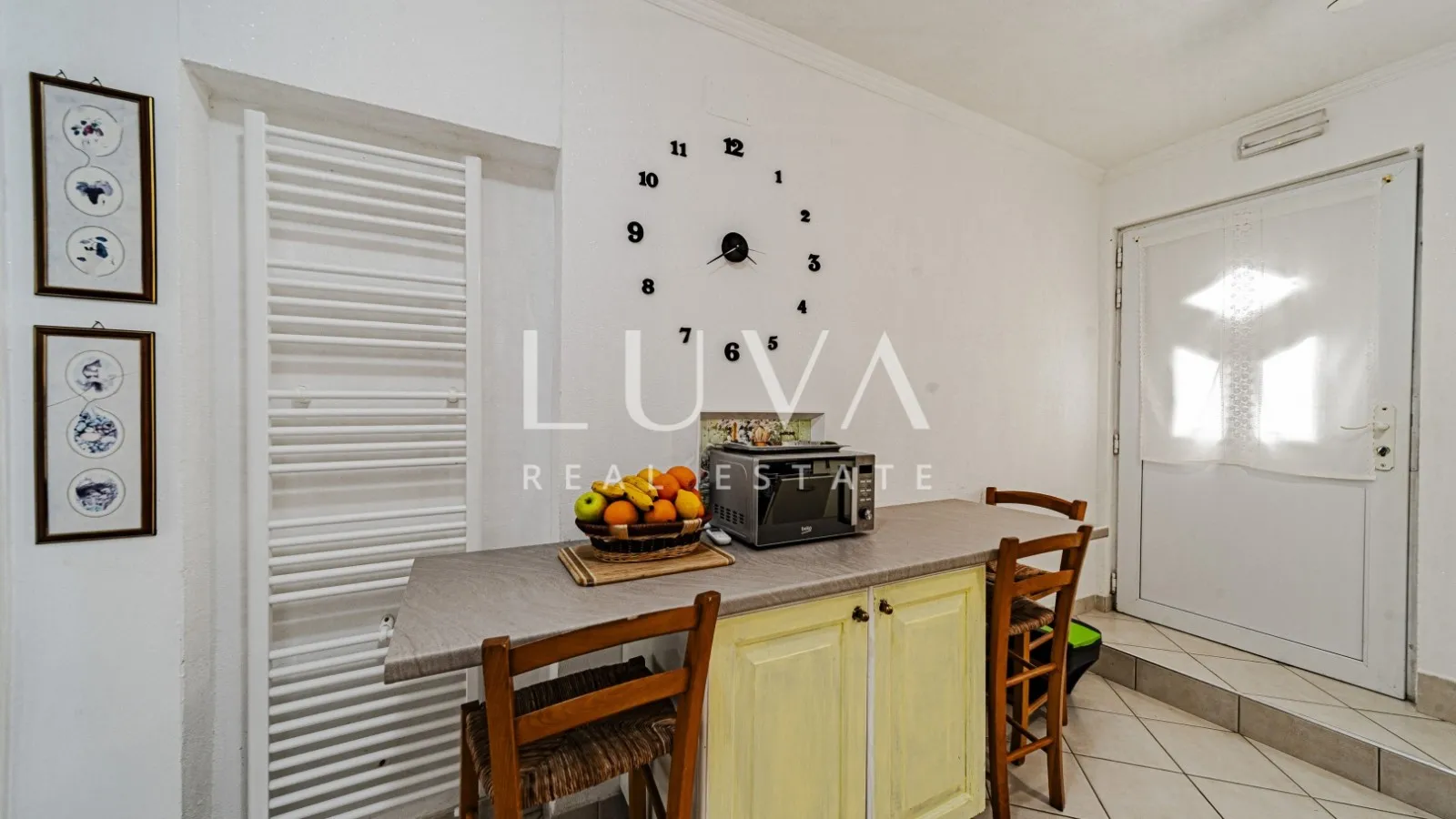 Korčula, Vela Luka, kuća s apartmanima uz more na prodaju