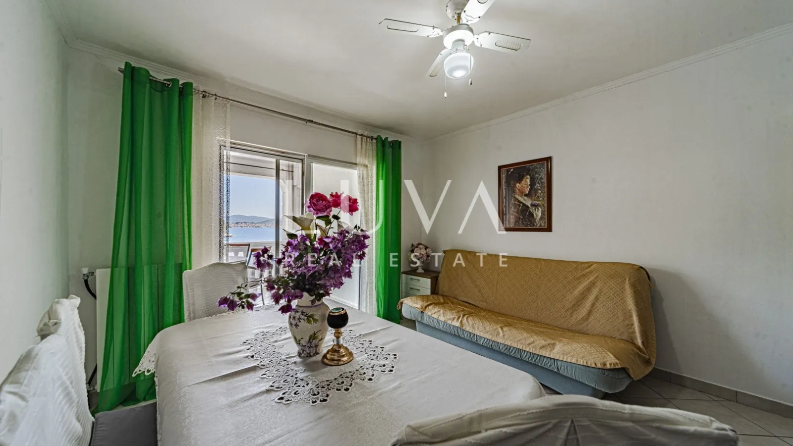 Korčula, Vela Luka, kuća s apartmanima uz more na prodaju