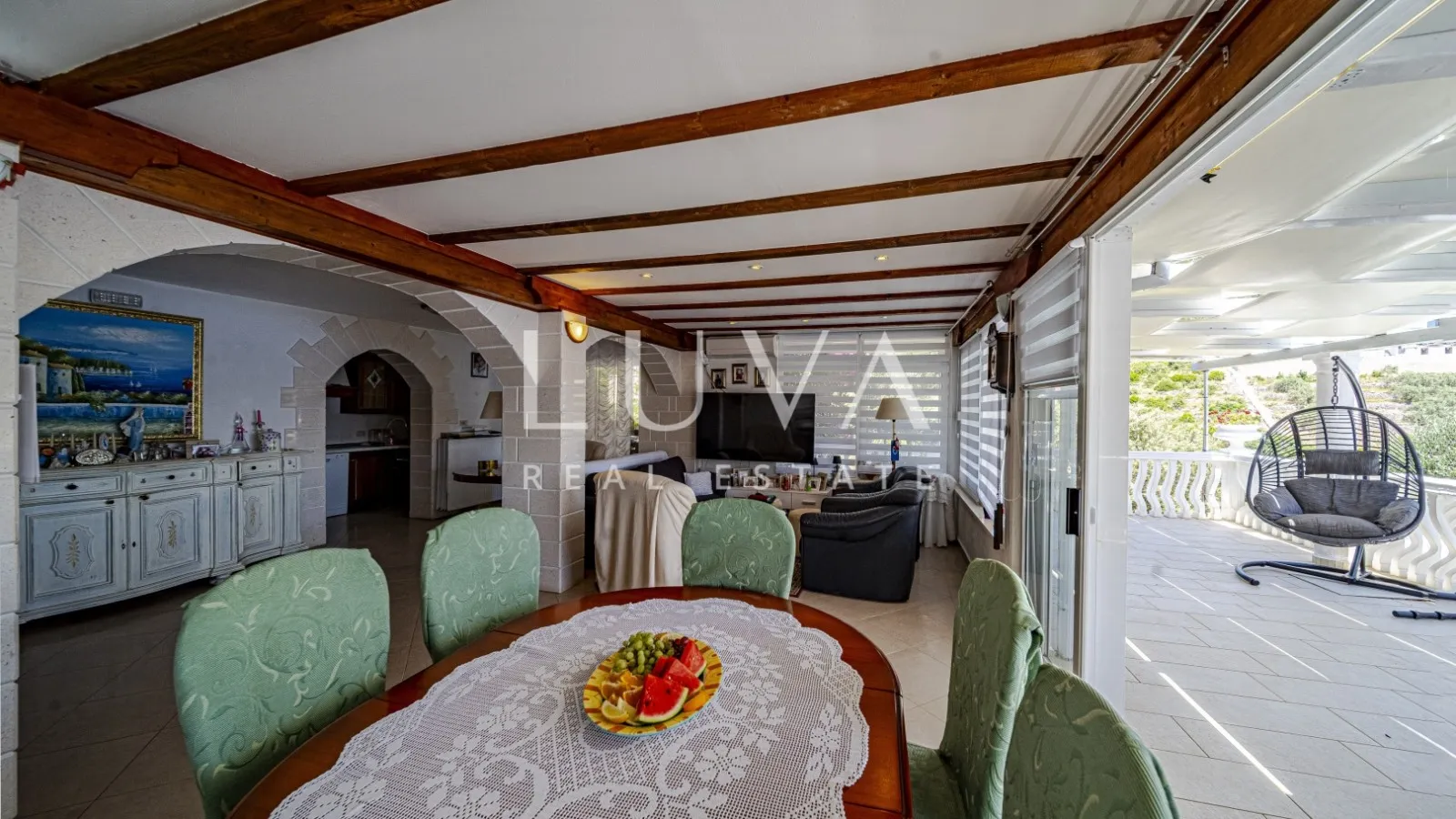 Korčula, Vela Luka, kuća s apartmanima uz more na prodaju