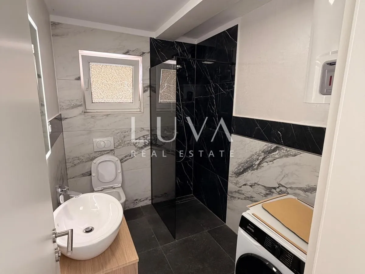 Novigrad, Istria, one-bedroom apartment with terrace, 1,5 mk from the sea, 39 m²