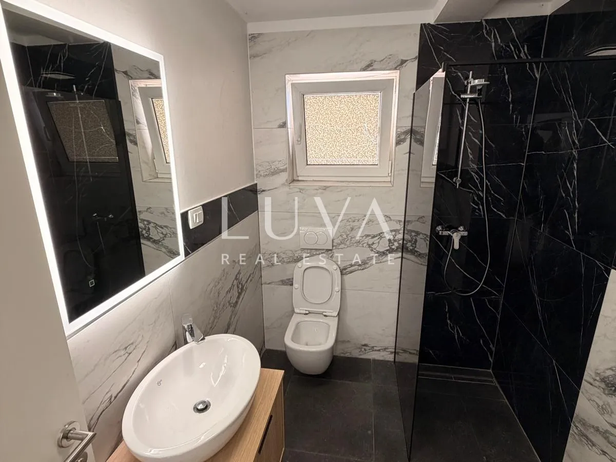 Novigrad, Istria, one-bedroom apartment with terrace, 1,5 mk from the sea, 39 m²