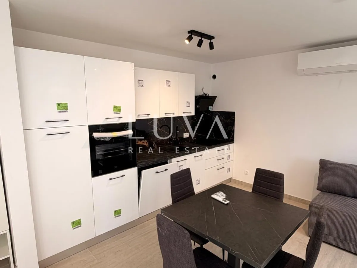 Novigrad, Istria, one-bedroom apartment with terrace, 1,5 mk from the sea, 39 m²