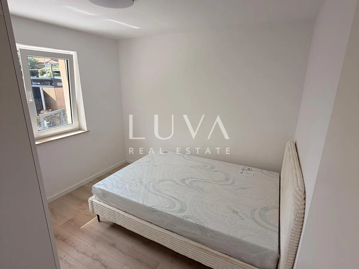 Novigrad, Istria, one-bedroom apartment with terrace, 1,5 mk from the sea, 39 m²